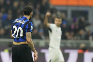 Rapor Pemain Inter saat Diimbangi Napoli: Calhanoglu Cetak Gol Indah, lalu Gagal Penalti Rapor Pemain Inter saat Diimbangi Napoli: Calhanoglu Cetak Gol Indah, lalu Gagal Penalti