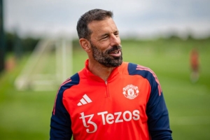 Pelatih MU Boleh Berganti, tapi De Ligt Harap Nistelrooy Bertahan Pelatih MU Boleh Berganti, tapi De Ligt Harap Nistelrooy Bertahan