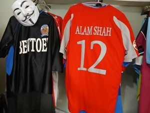 Jersey Noh Alam Shah (merah) saat membela Arema di Liga Champions Asia (c) Asad Arifin
