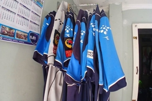 Jersey Arema Juara ISL 2010 Hanya Dilepas dengan Paket Haji